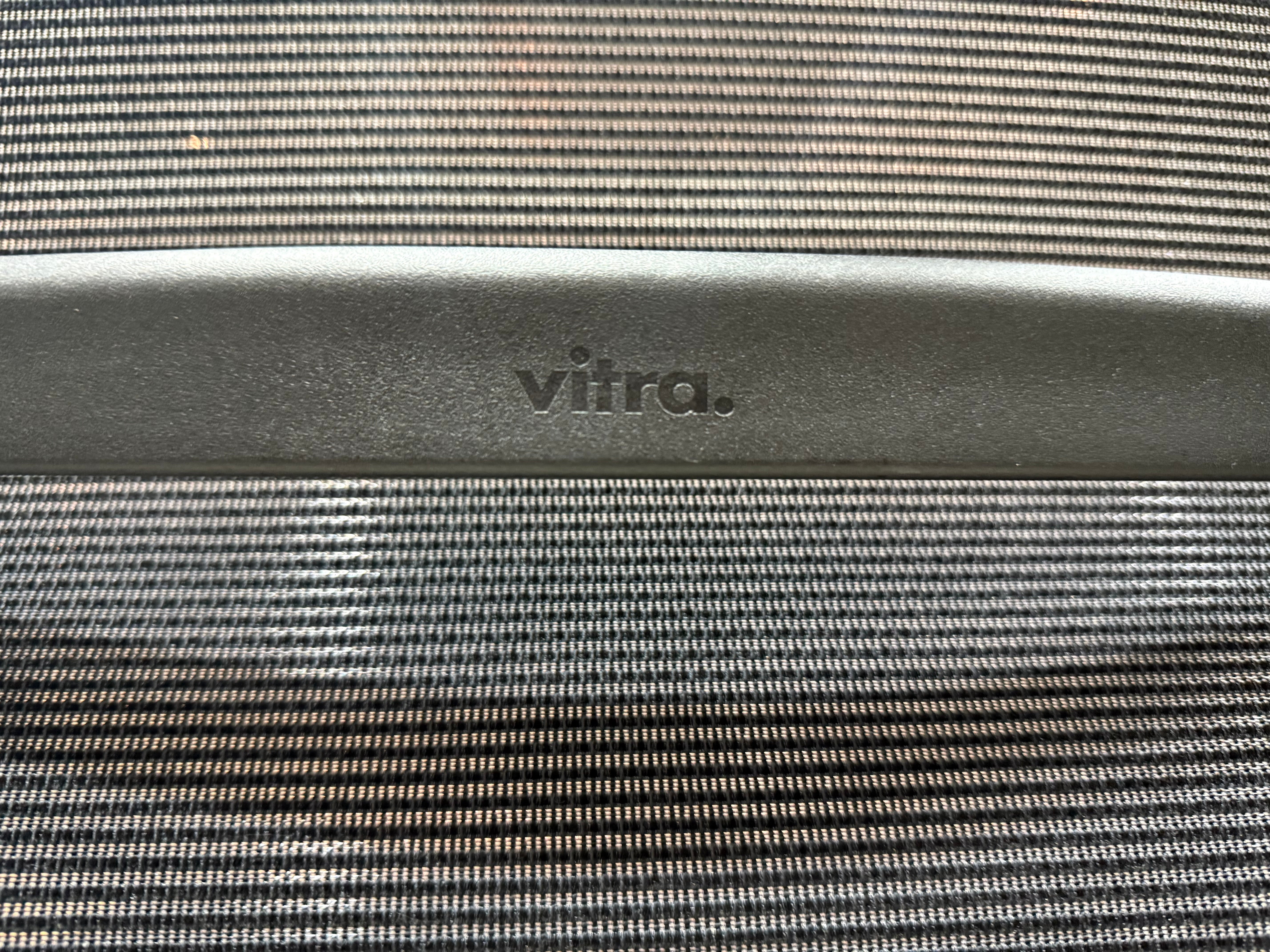 VITRA PHYSIX ERGONOMIC DESIGNER CHAIR VERIFIED AUTHENTIC BY ALBERTO MEDA MADE IN GERMANY - The Chair Co.