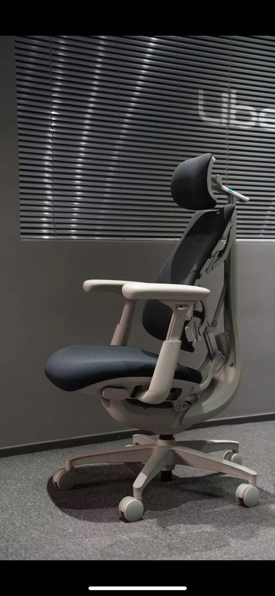 LiberNovo Omni Smart Dynamic Ergonomic Chair + Footrest Set - The Chair Co.