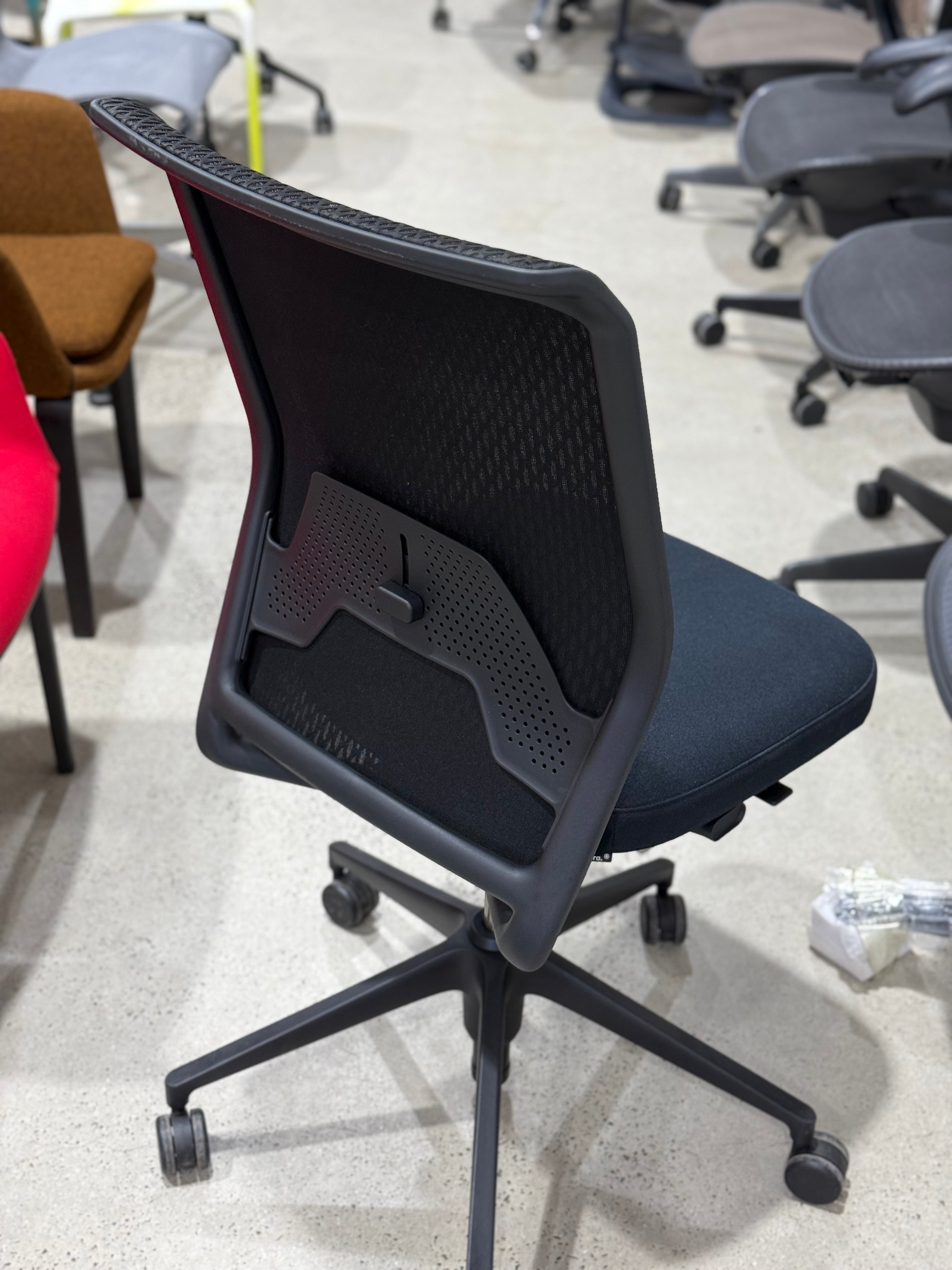 Premium Vitra ID Chair commercial office seating designed for workplace comfort, corporate offices, architectural studios, professional home offices and commercial fitout environments. Herman Miller Haworth Steelcase Designer office furniture Leap Aeron Embody Zody Fern Eames
