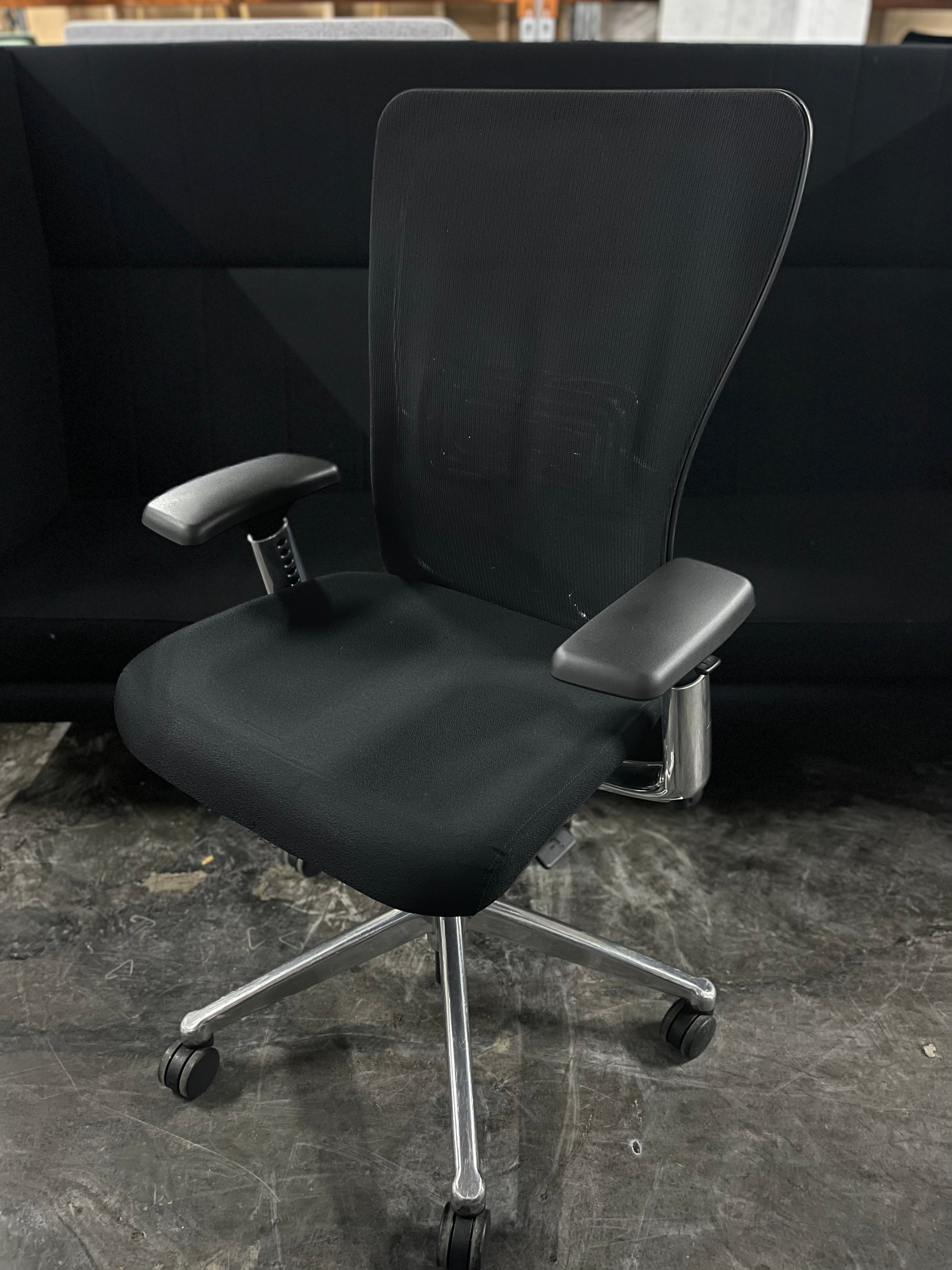 Zody office chair with deals height adjustable arms